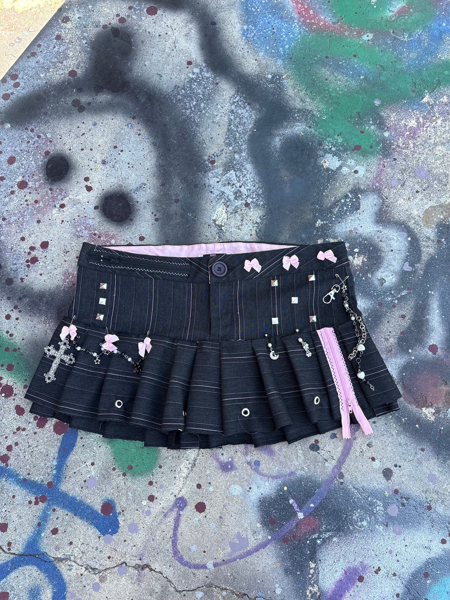 Killer Stitch 1/1 pleated skirt waist 34 inches, 13 inches long