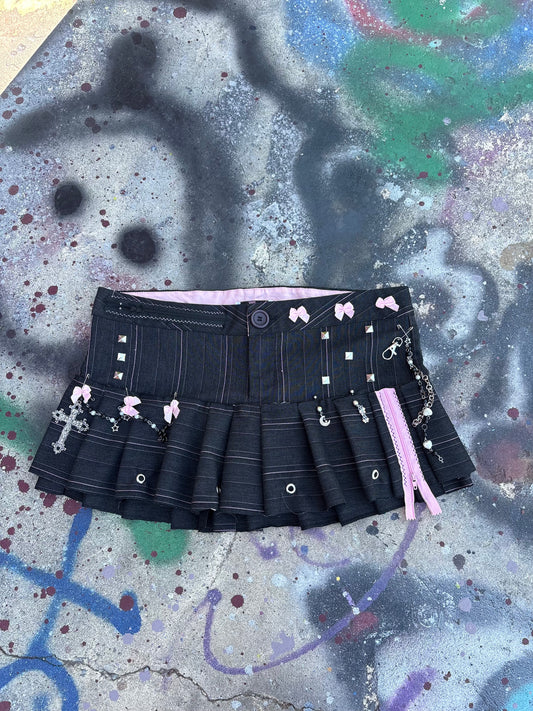 Killer Stitch 1/1 pleated skirt waist 34 inches, 13 inches long