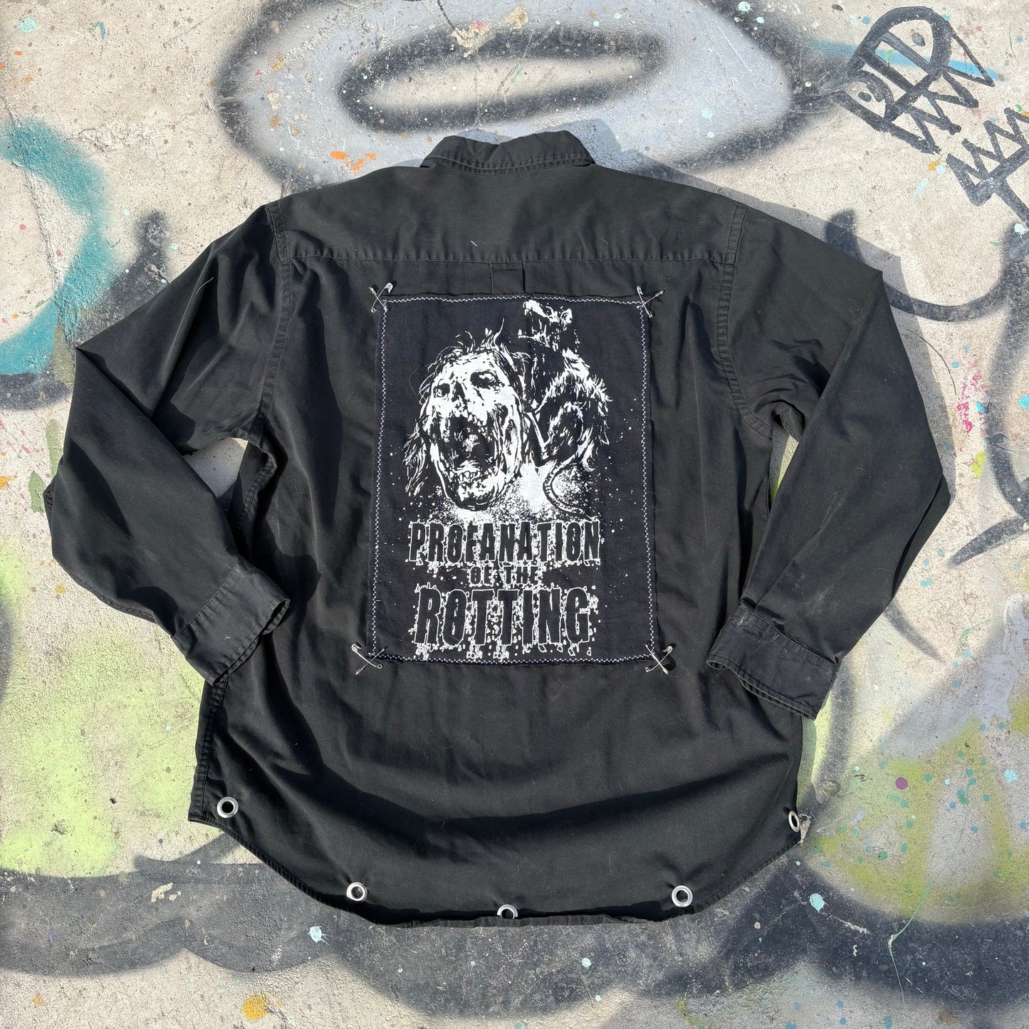 Killer Stitch 1/1 button down size L