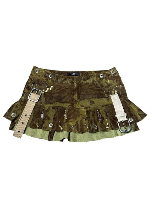 Killer Stitch 1/1 pleated skirt! Waist 34 in and Length 30 in