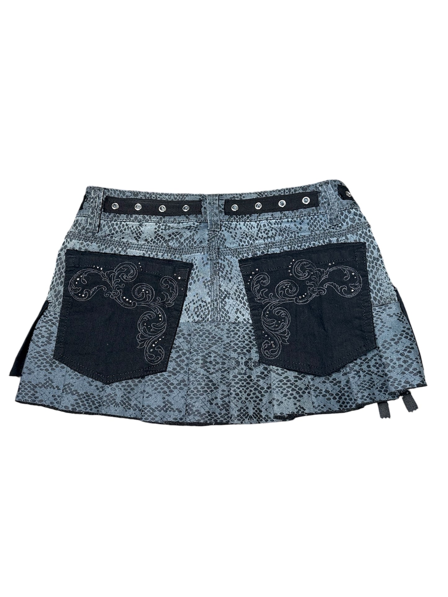 Killer Stitch 1/1 pleated skirt! Waist 28 in and Length 12 in