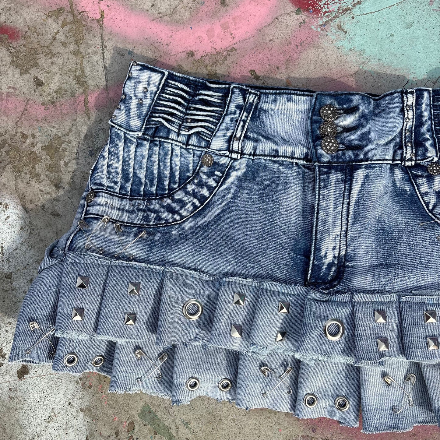 Killer Stitch 1/1 skirt waist 32”