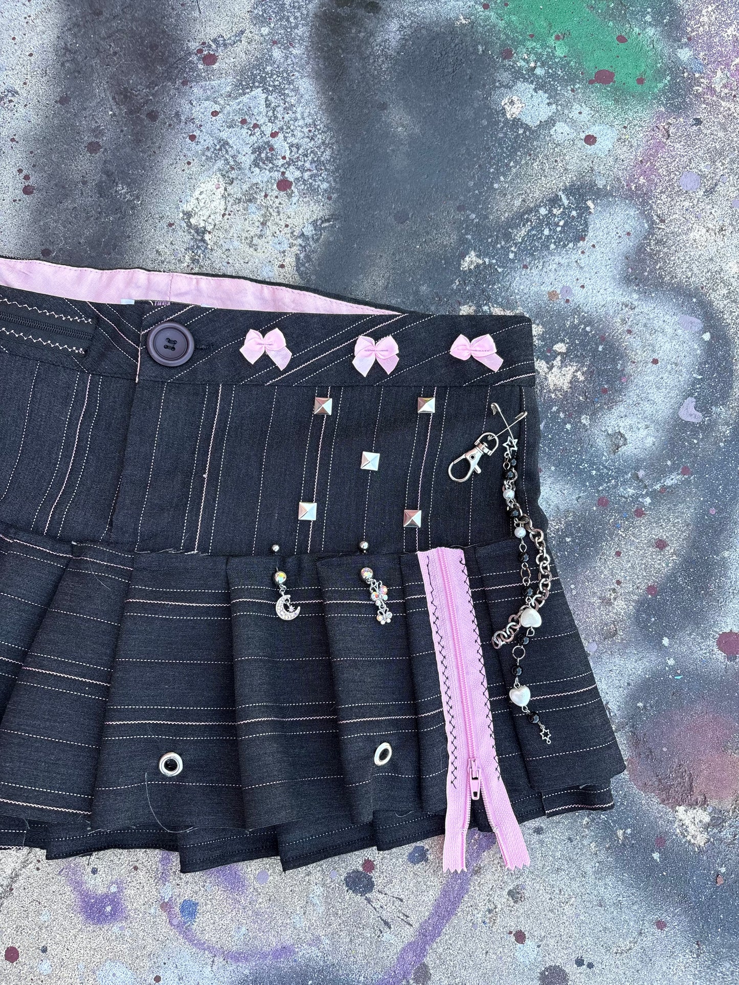Killer Stitch 1/1 pleated skirt waist 34 inches, 13 inches long