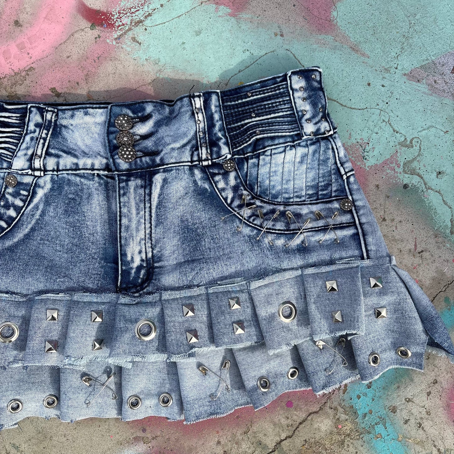 Killer Stitch 1/1 skirt waist 32”