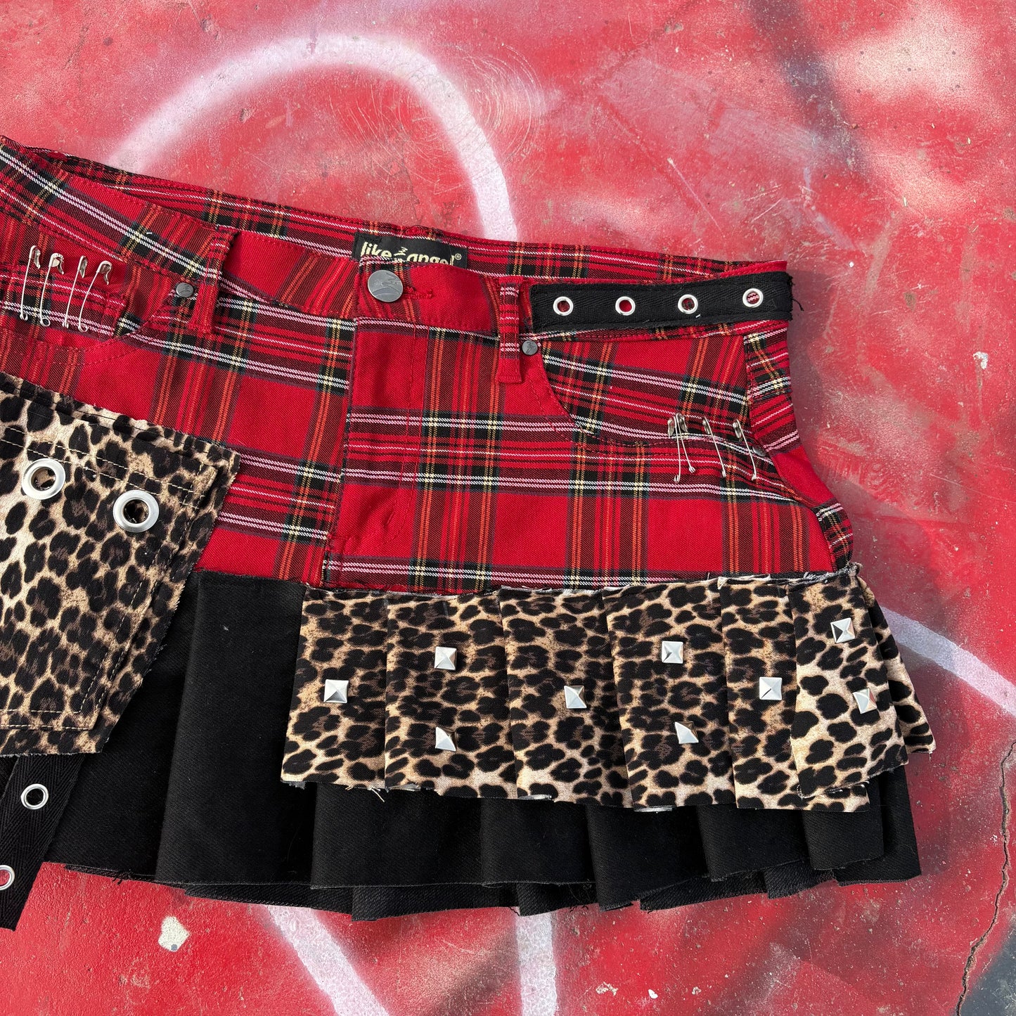 Killer Stitch 1/1 skirt size M, waist 31”