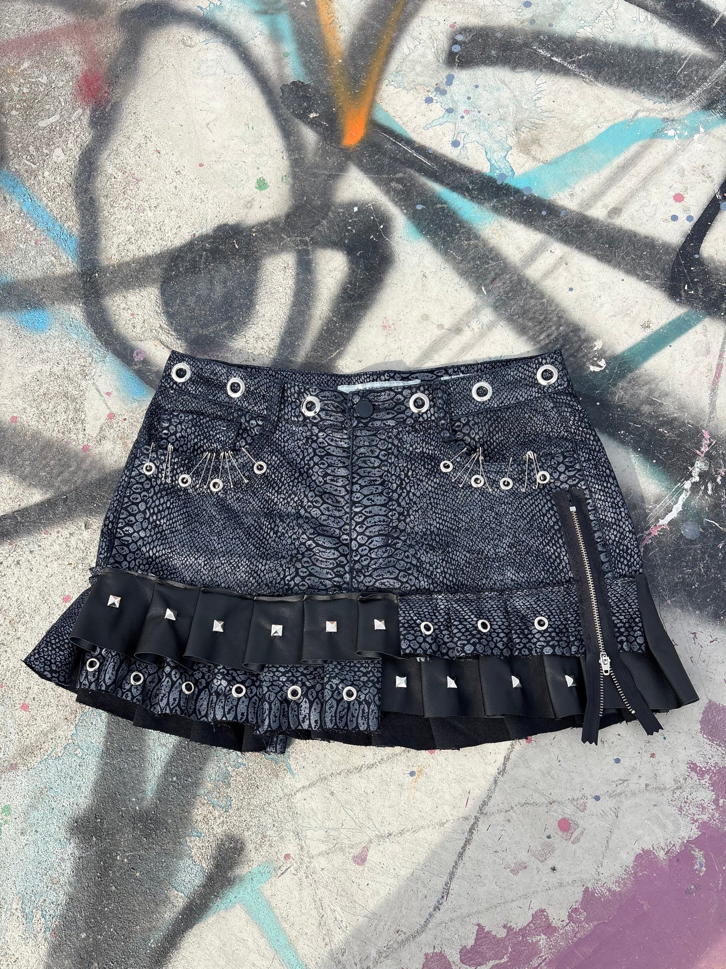 Killer stitch 1/1 skirt size 10, 31 inch waist