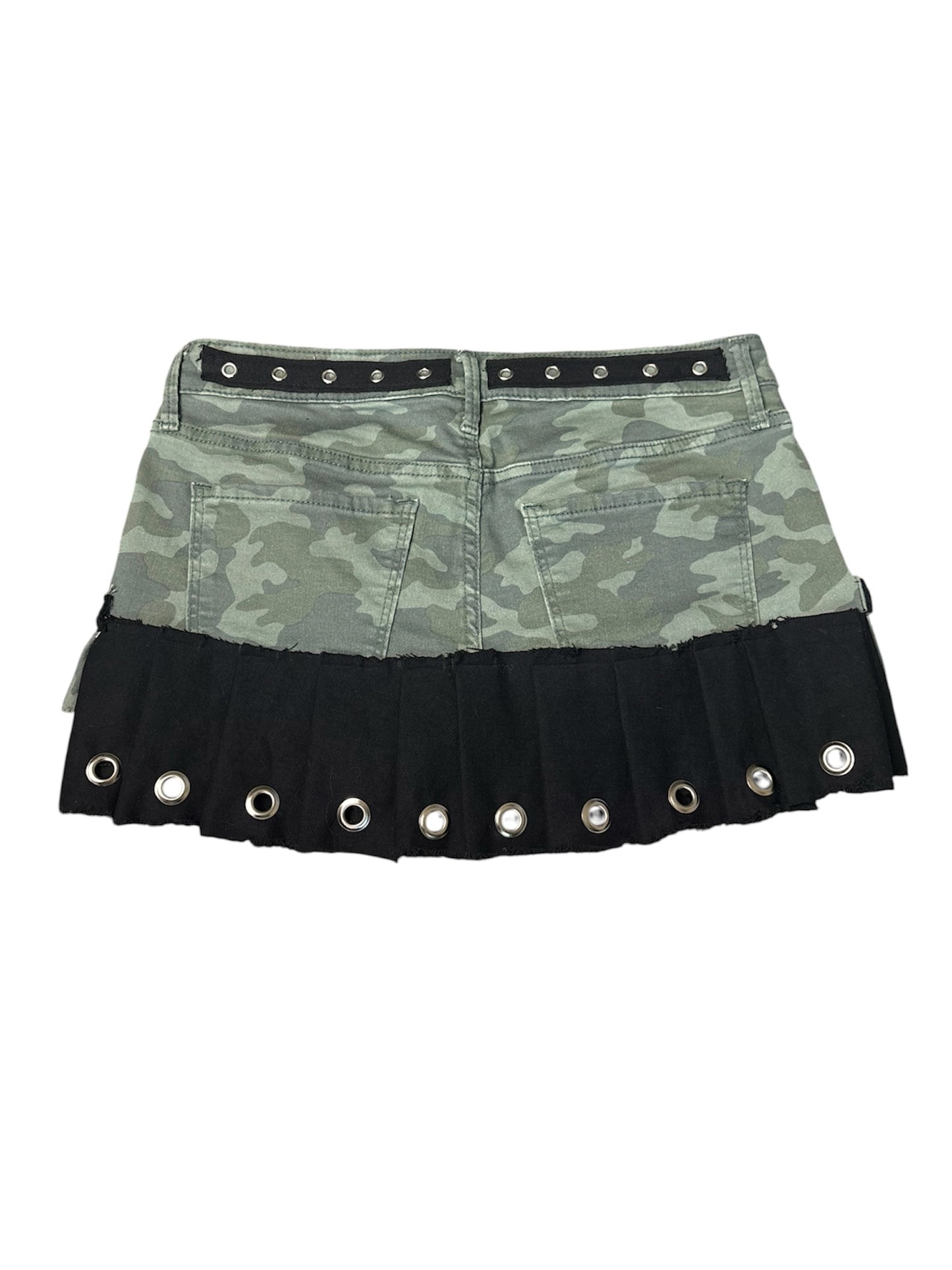Killer Stitch 1/1 pleated denim skirt! Waist 30 in and Length 13 in