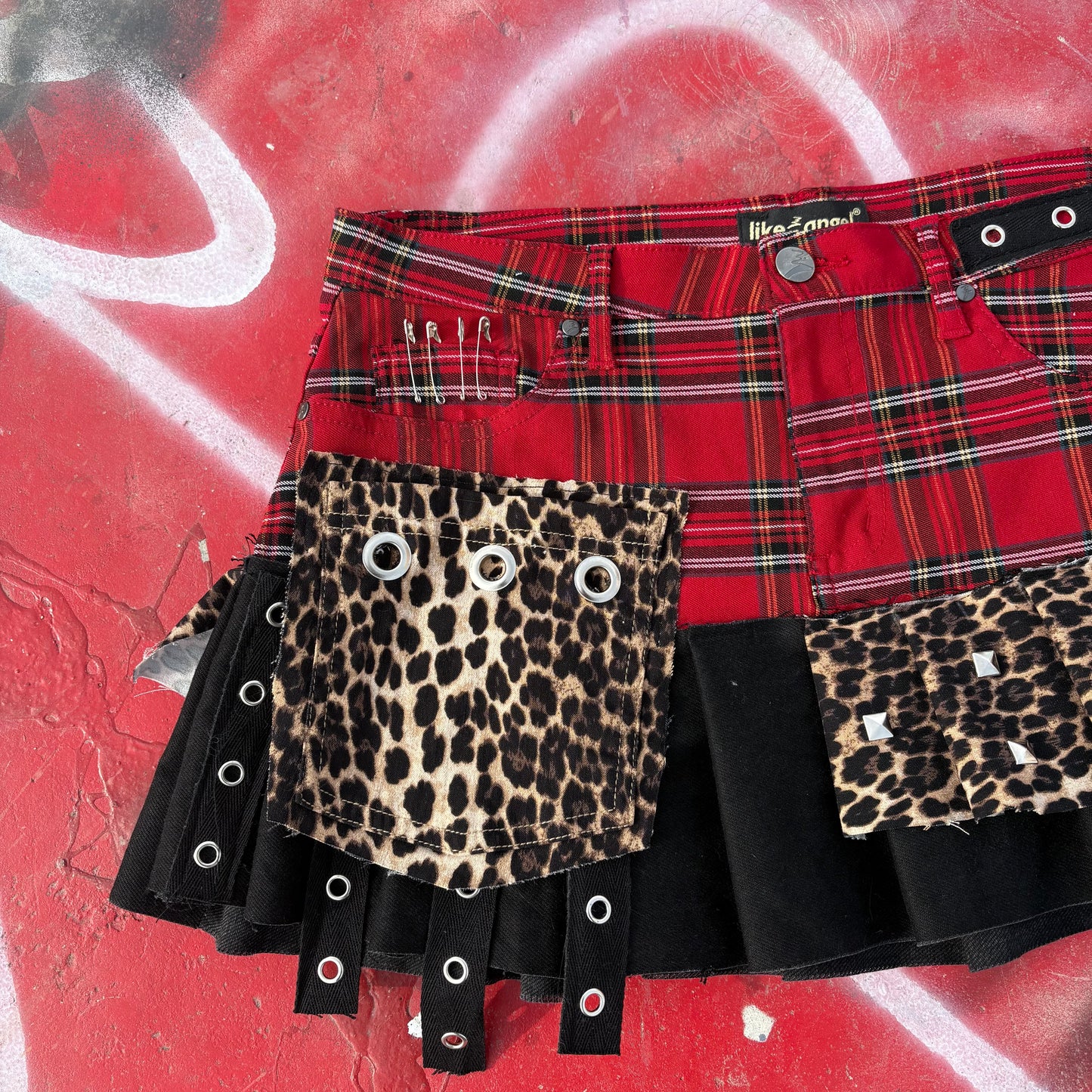 Killer Stitch 1/1 skirt size M, waist 31”