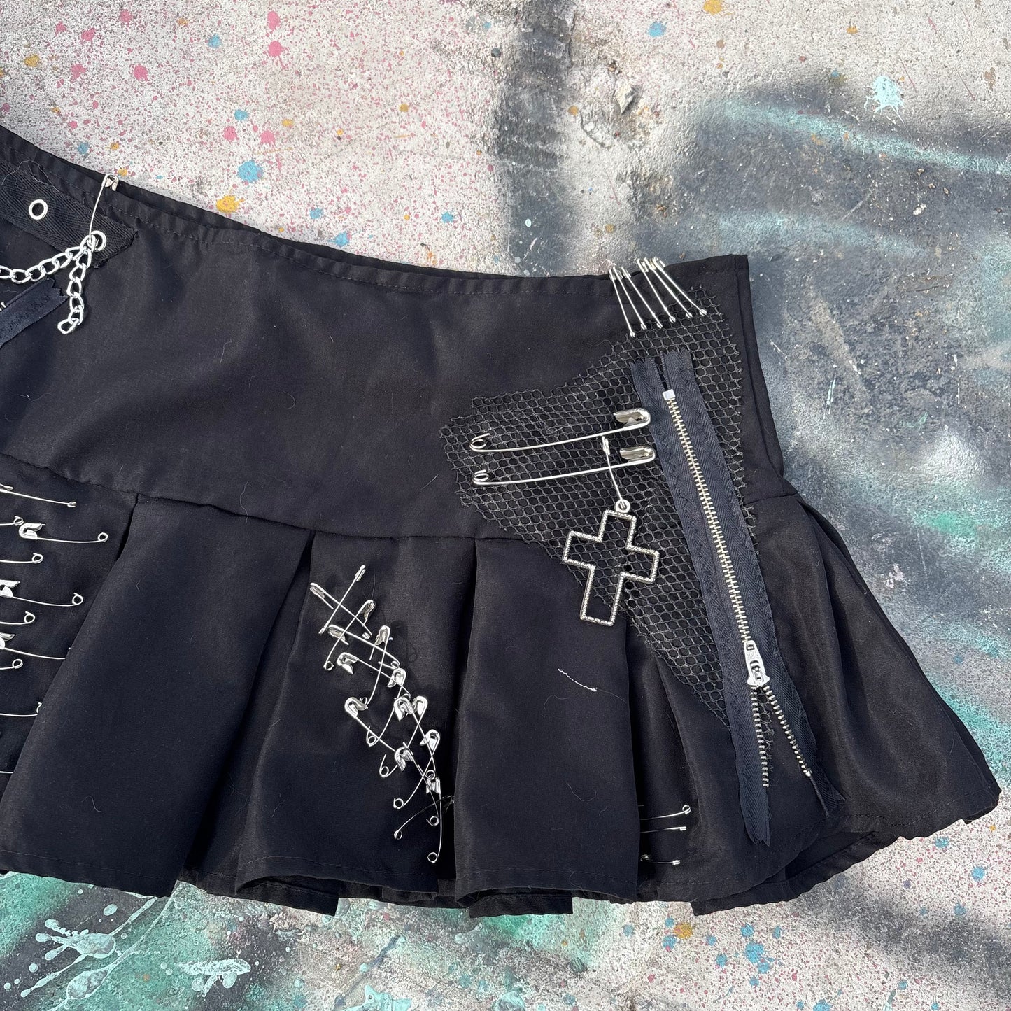 Killer Stitch 1/1 skirt waist 32”
