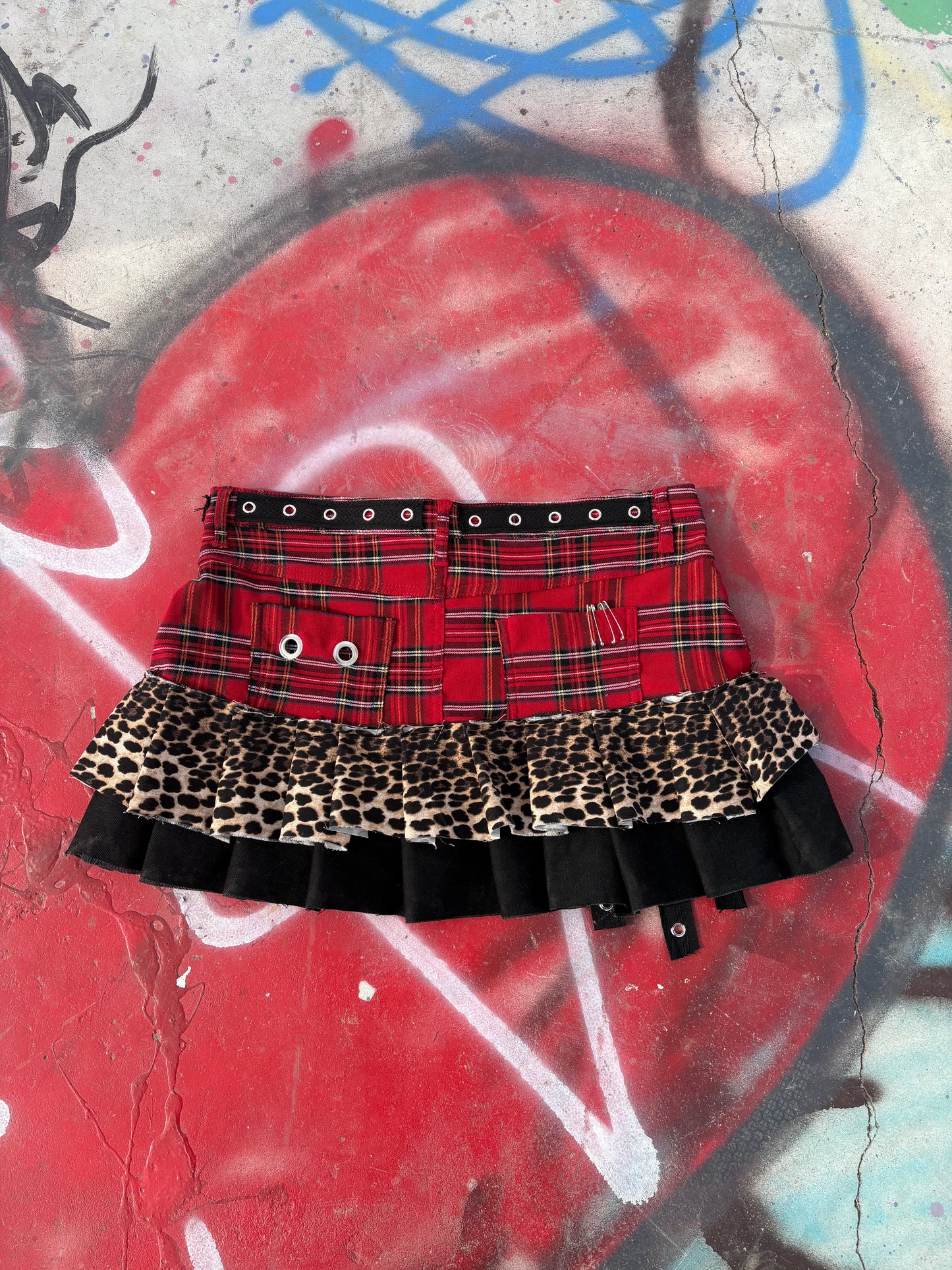 Killer Stitch 1/1 skirt size M, waist 31”
