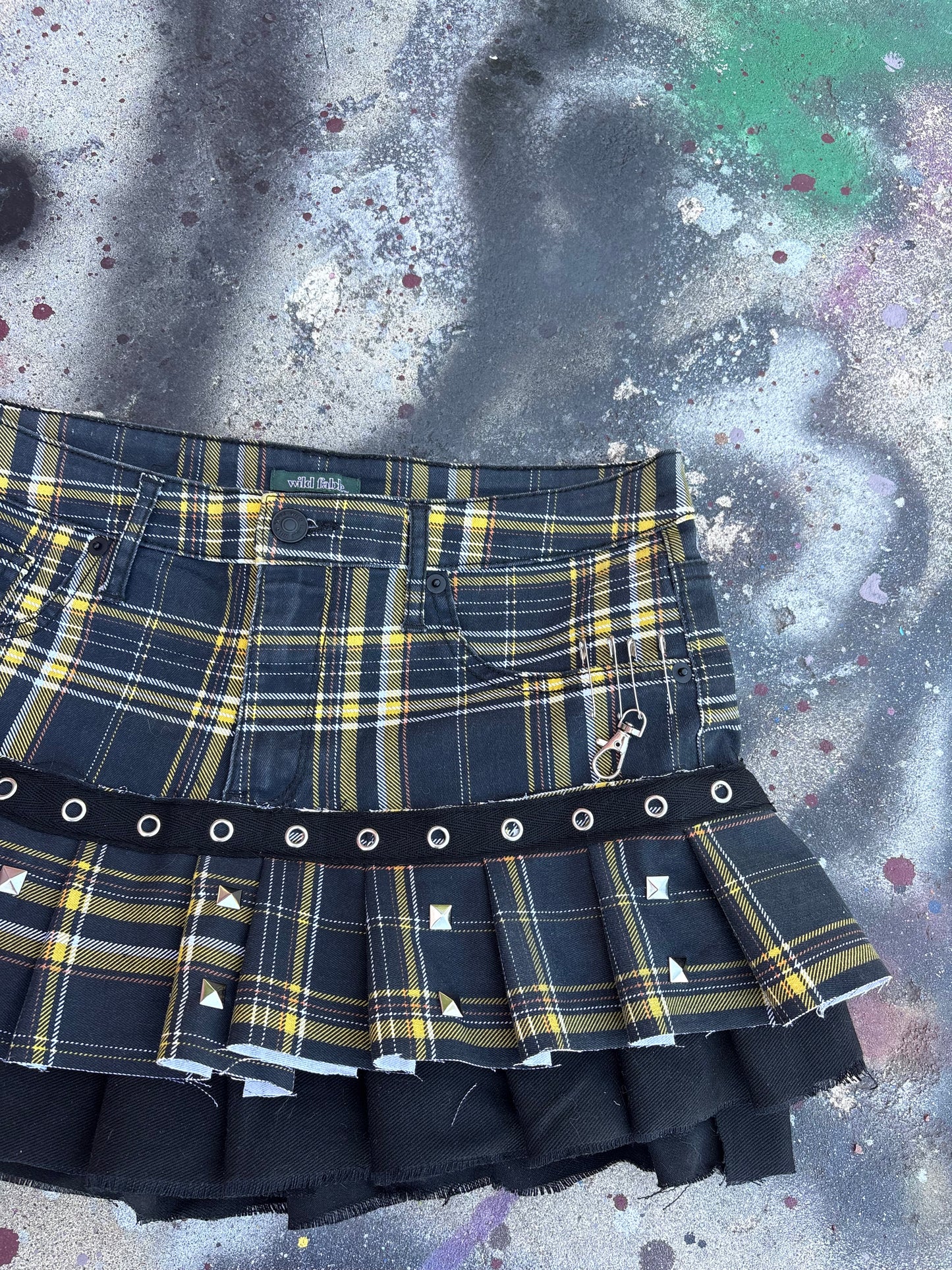 Killer Stitch 1/1 plaid pleated skirt waist 30 in, 13 inches long