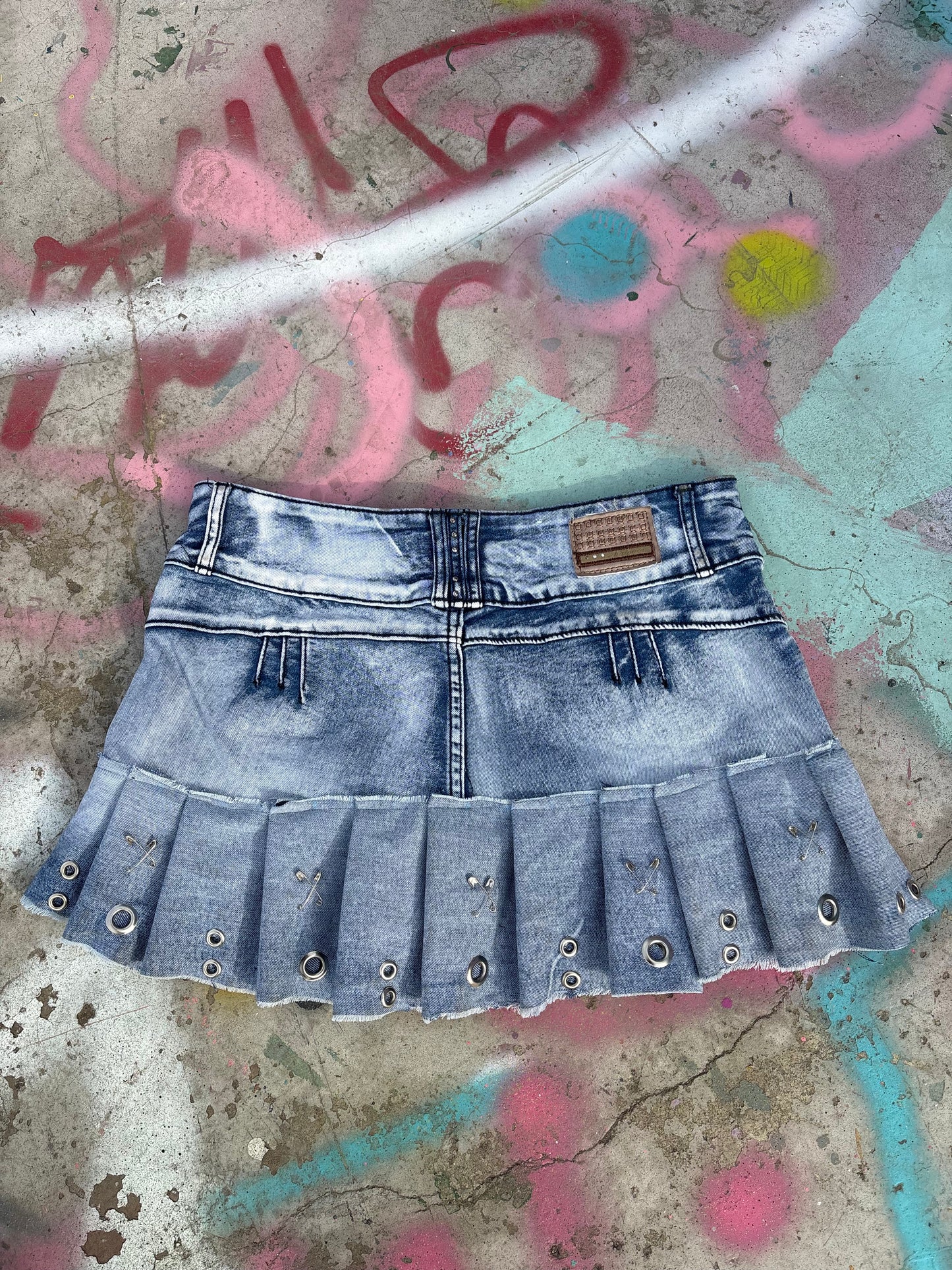 Killer Stitch 1/1 skirt waist 32”