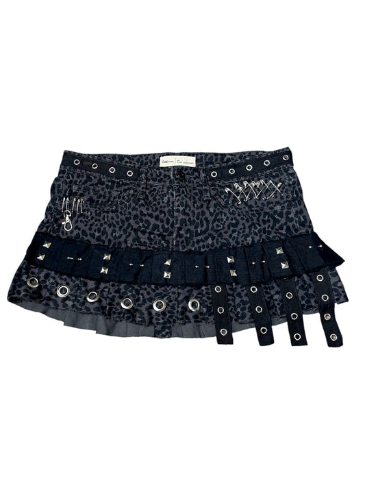 Killer Stitch 1/1 pleated denim skirt! Waist 30 in and Length 12 in