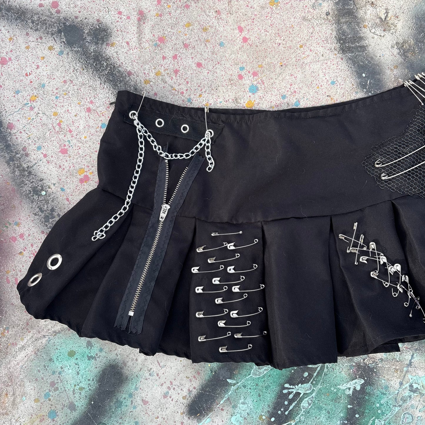 Killer Stitch 1/1 skirt waist 32”