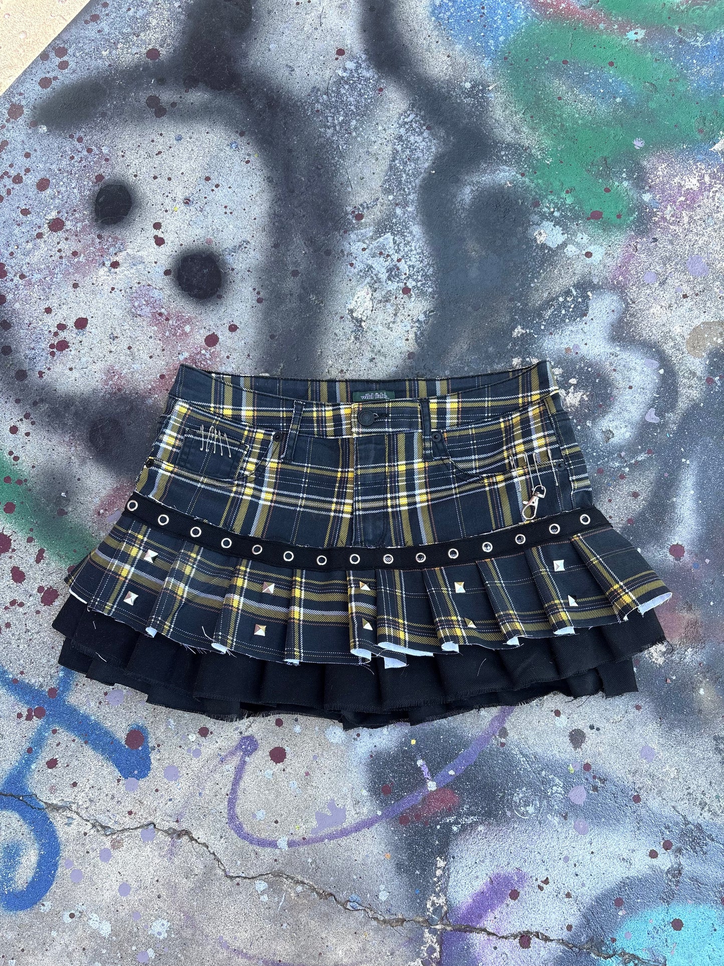 Killer Stitch 1/1 plaid pleated skirt waist 30 in, 13 inches long