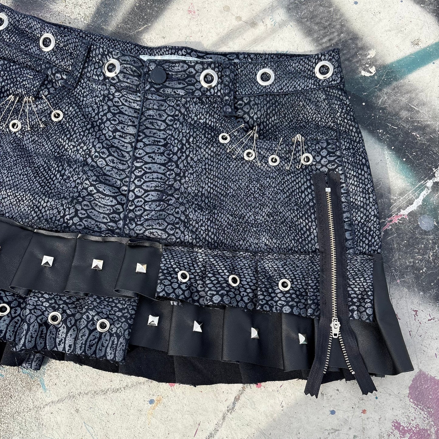Killer stitch 1/1 skirt size 10, 31 inch waist