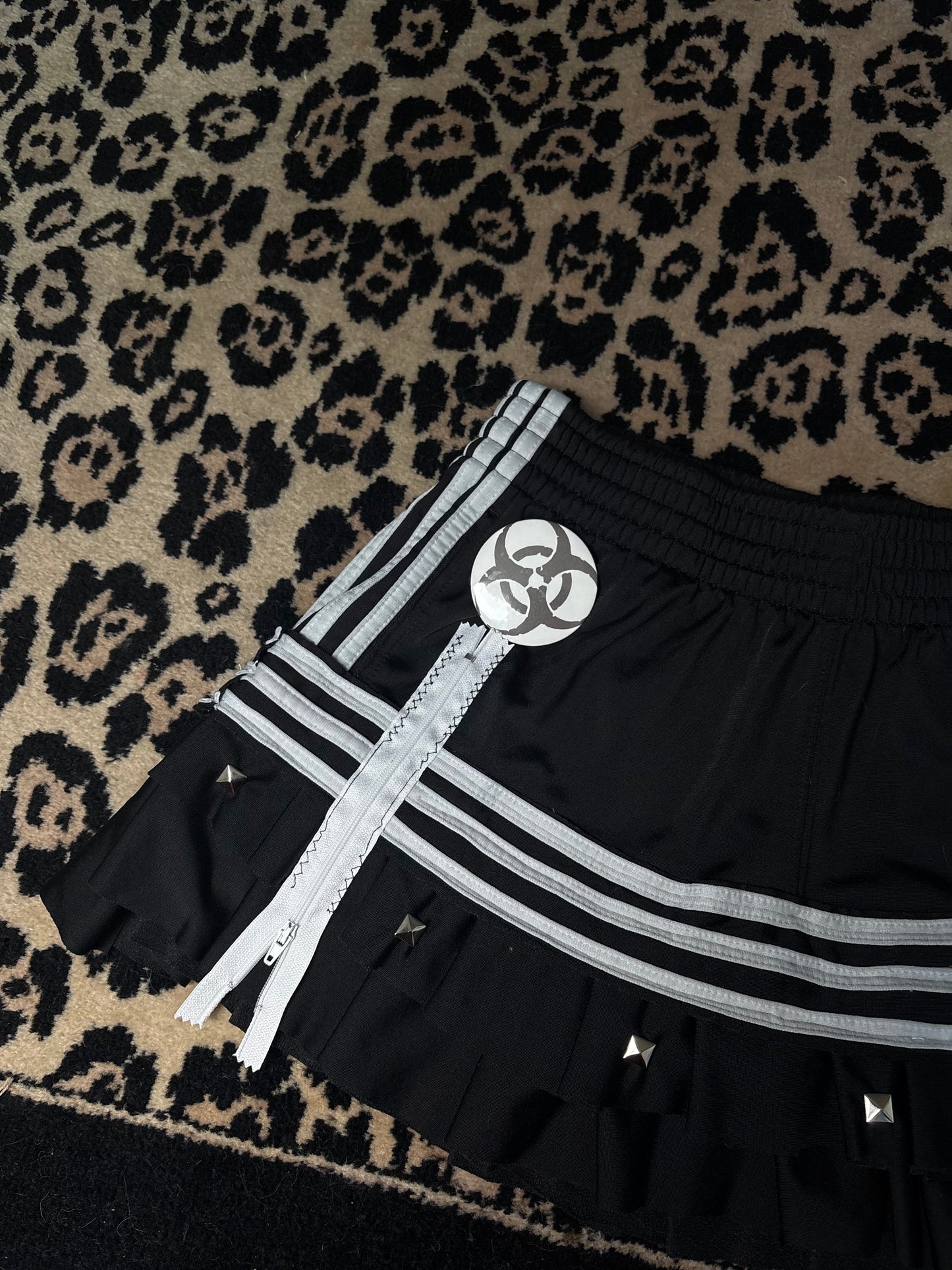 Killer Stitch 1/1 pleated athletic skirt! Waist 28-30 in and Length 14.5 in