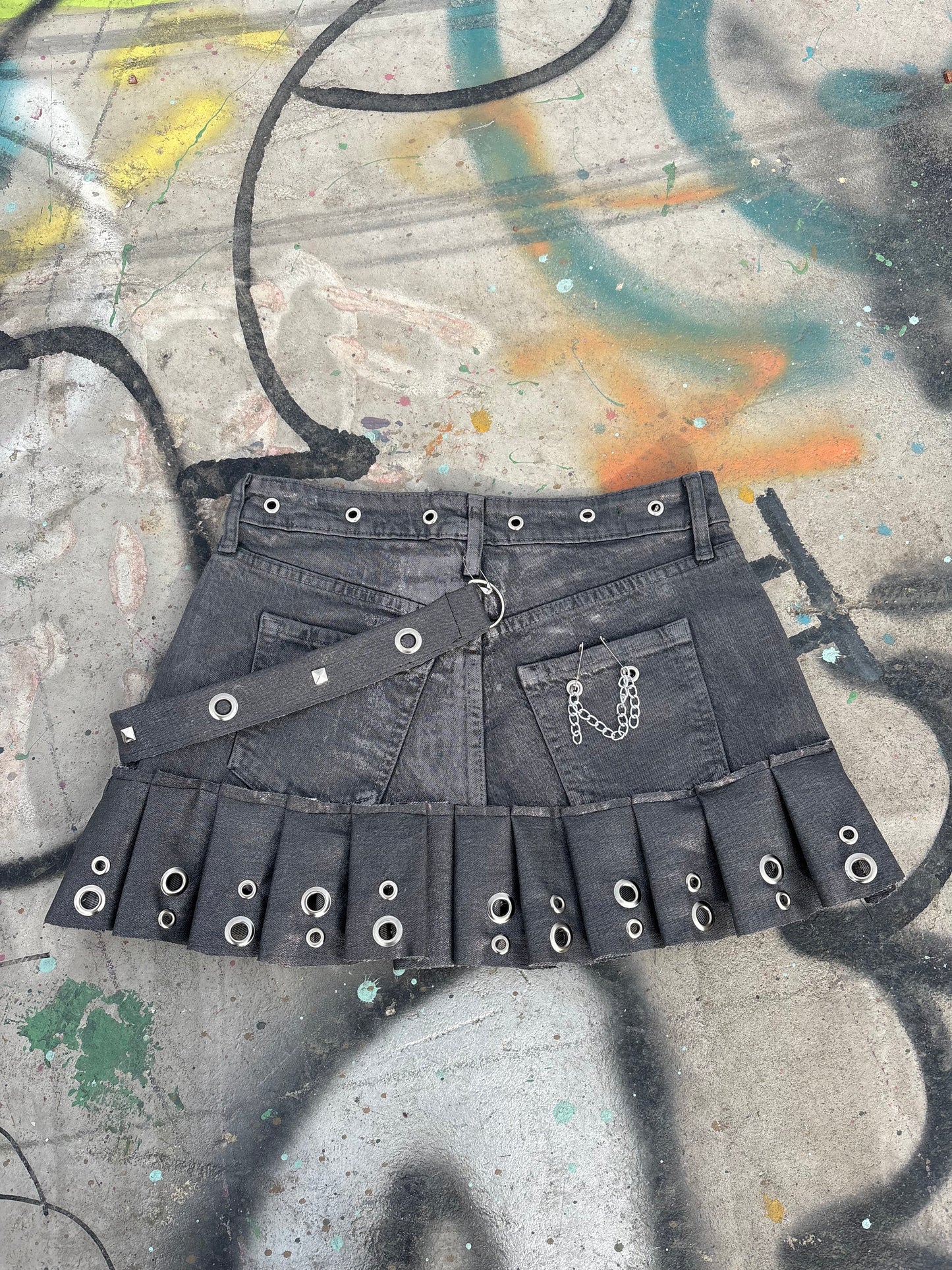 Killer Stitch 1/1 skirt size 4, waist 24”