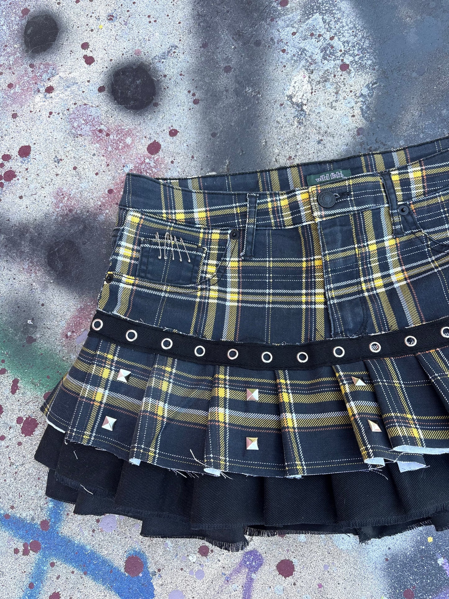 Killer Stitch 1/1 plaid pleated skirt waist 30 in, 13 inches long