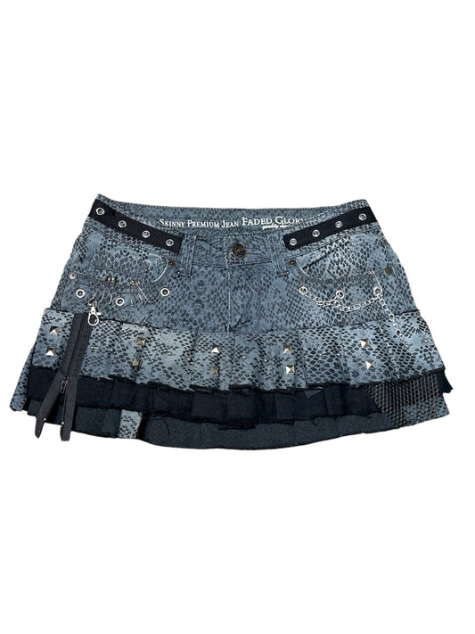 Killer Stitch 1/1 pleated skirt! Waist 28 in and Length 12 in