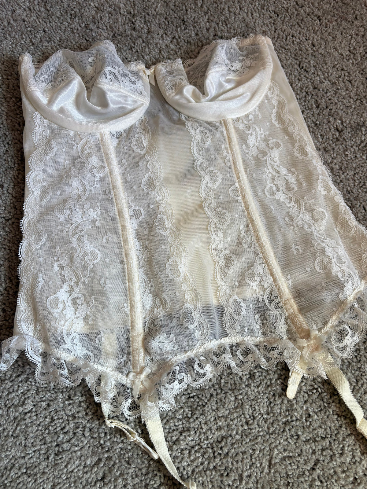 Vintage Cream strapless lace corset 36C