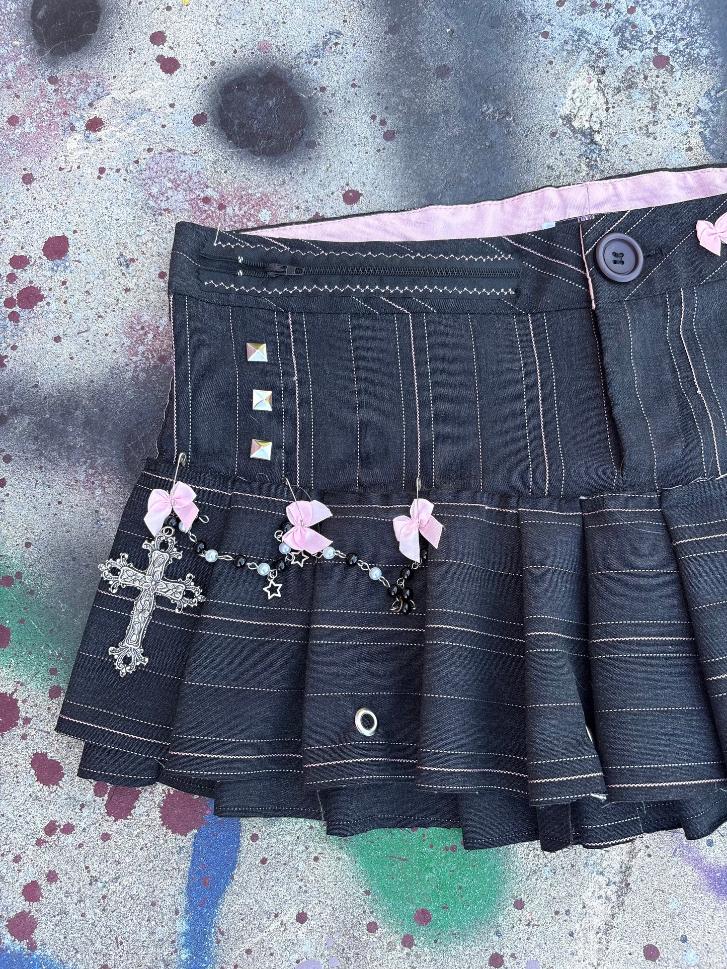 Killer Stitch 1/1 pleated skirt waist 34 inches, 13 inches long
