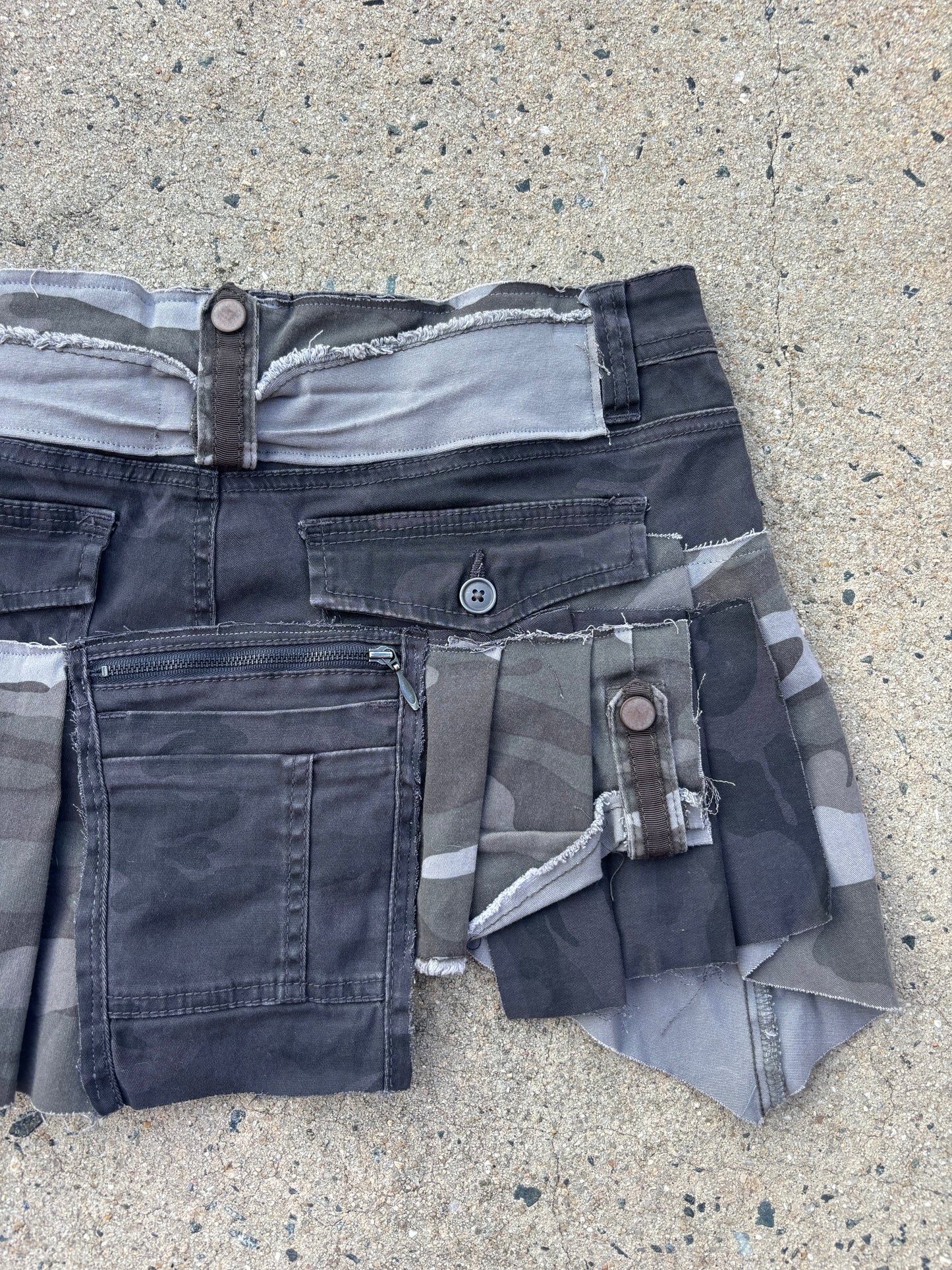 Eternal Bella 1 of 1 pleated camo mini skirt size 10