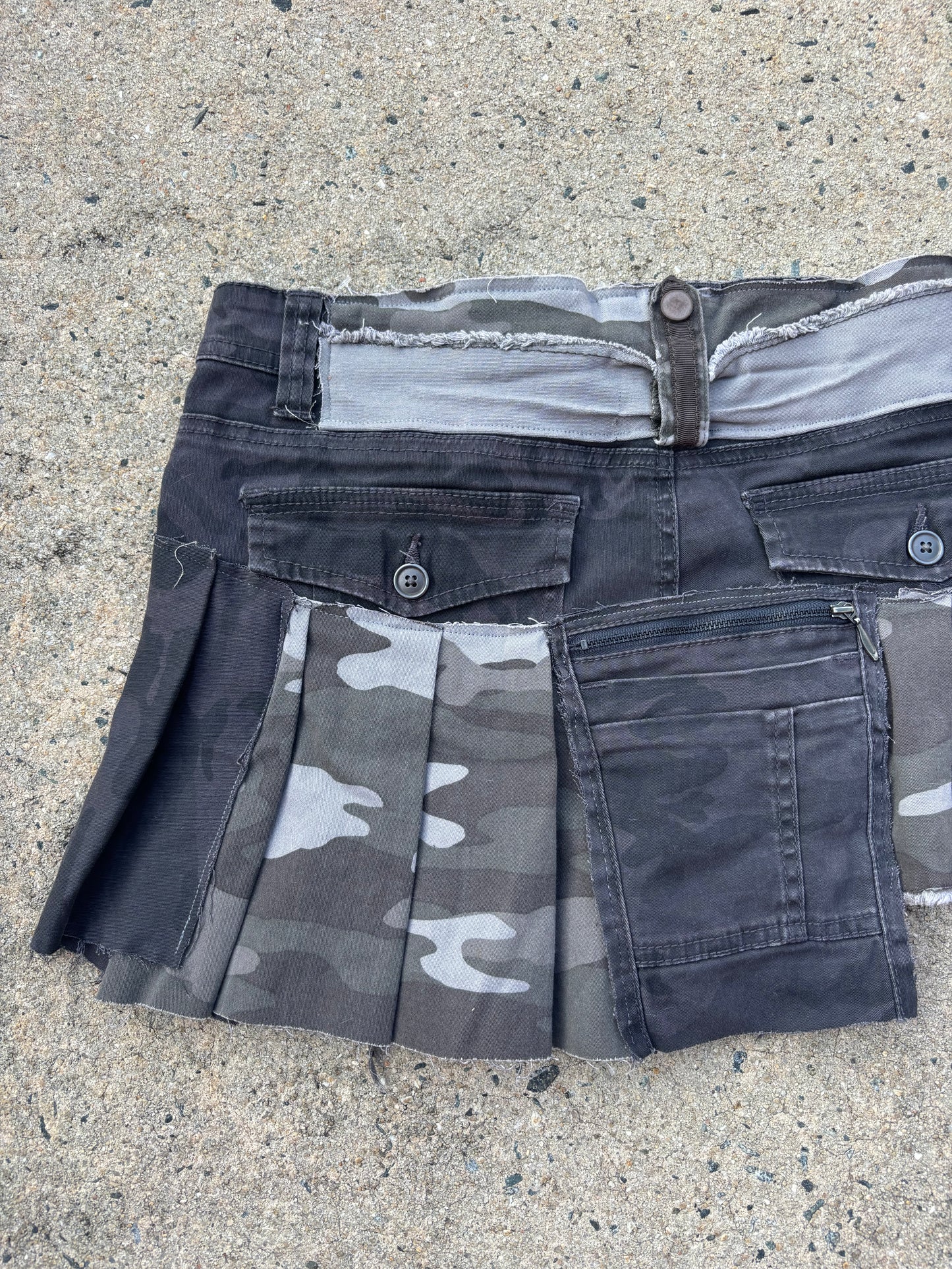 Eternal Bella 1 of 1 pleated camo mini skirt size 10