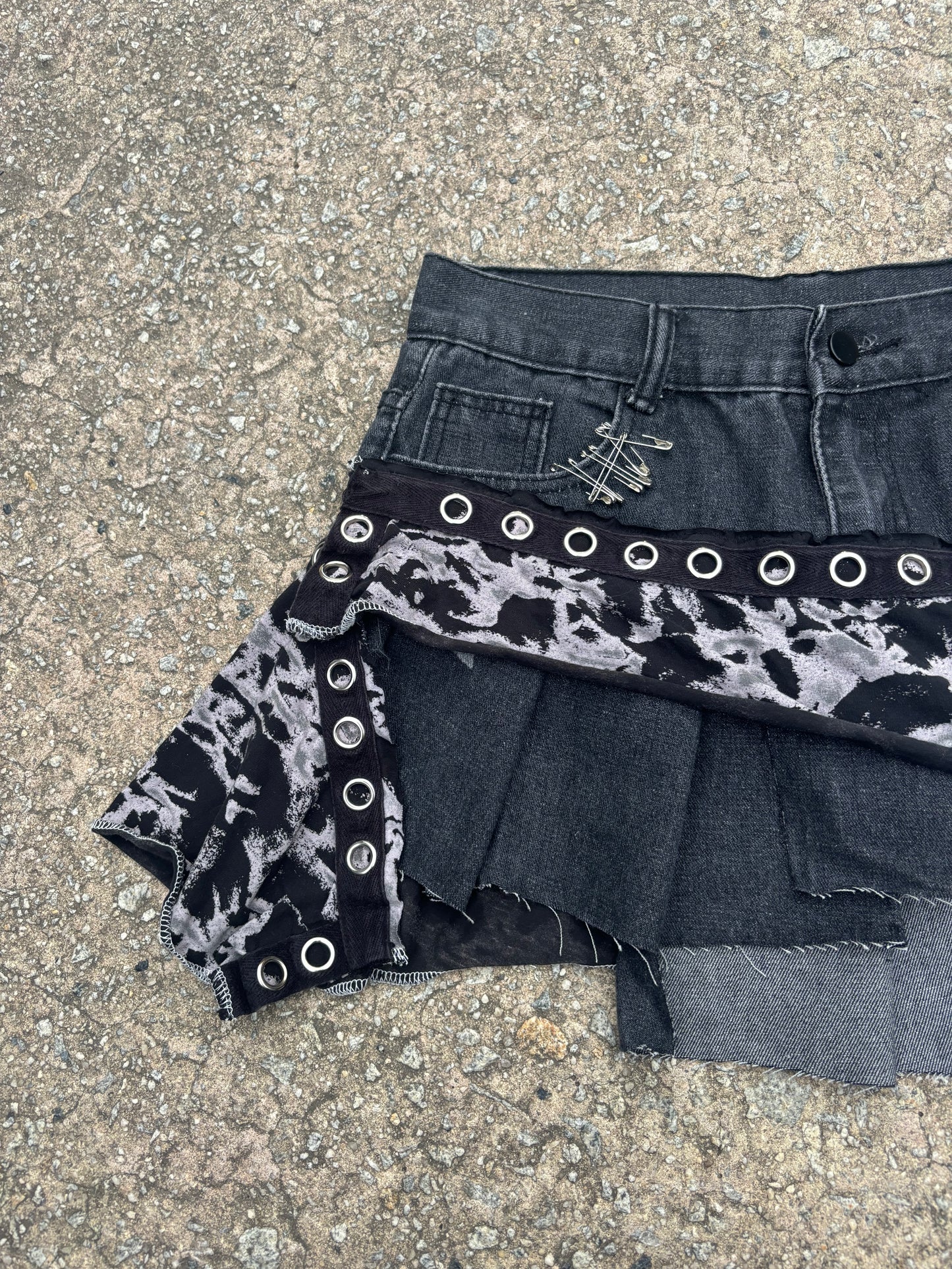 Eternal Bella 1 of 1 pleated mini skirt size 4/6