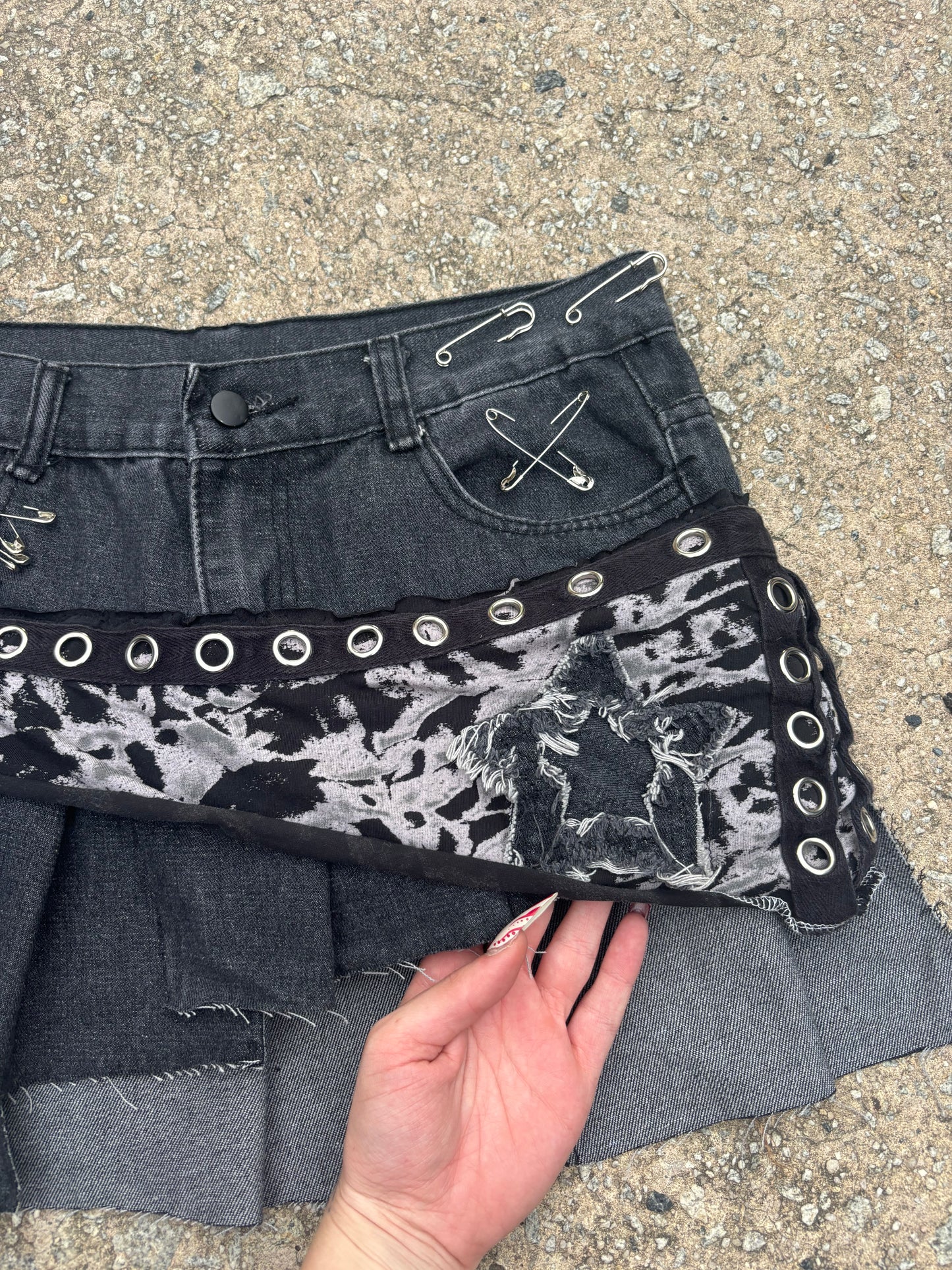 Eternal Bella 1 of 1 pleated mini skirt size 4/6